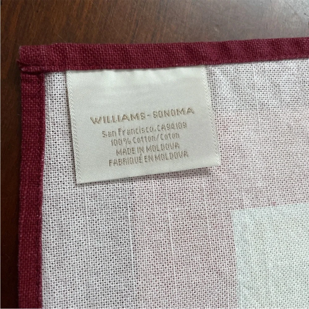 Beautiful Williams Sonoma Santas List Tea Towel Merry Christmas!